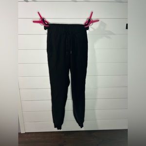 Lululemon On the Black Fly Joggers Women’s Size 2